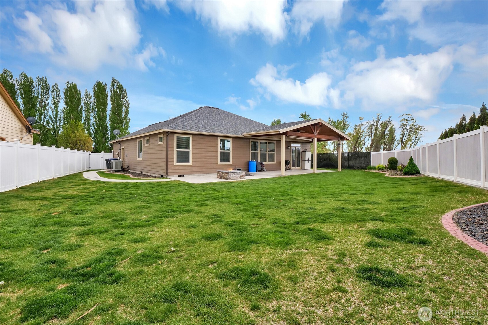 1202 Fairway Drive NE, Moses Lake, WA 98837