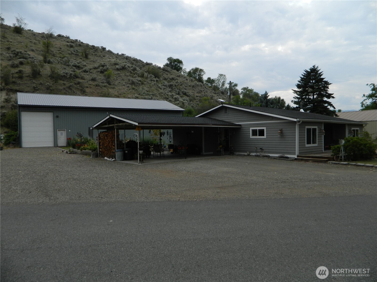44 Bonaparte Avenue , Tonasket, WA 98855