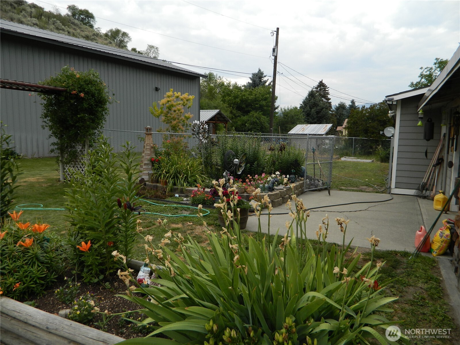 44 Bonaparte Avenue , Tonasket, WA 98855