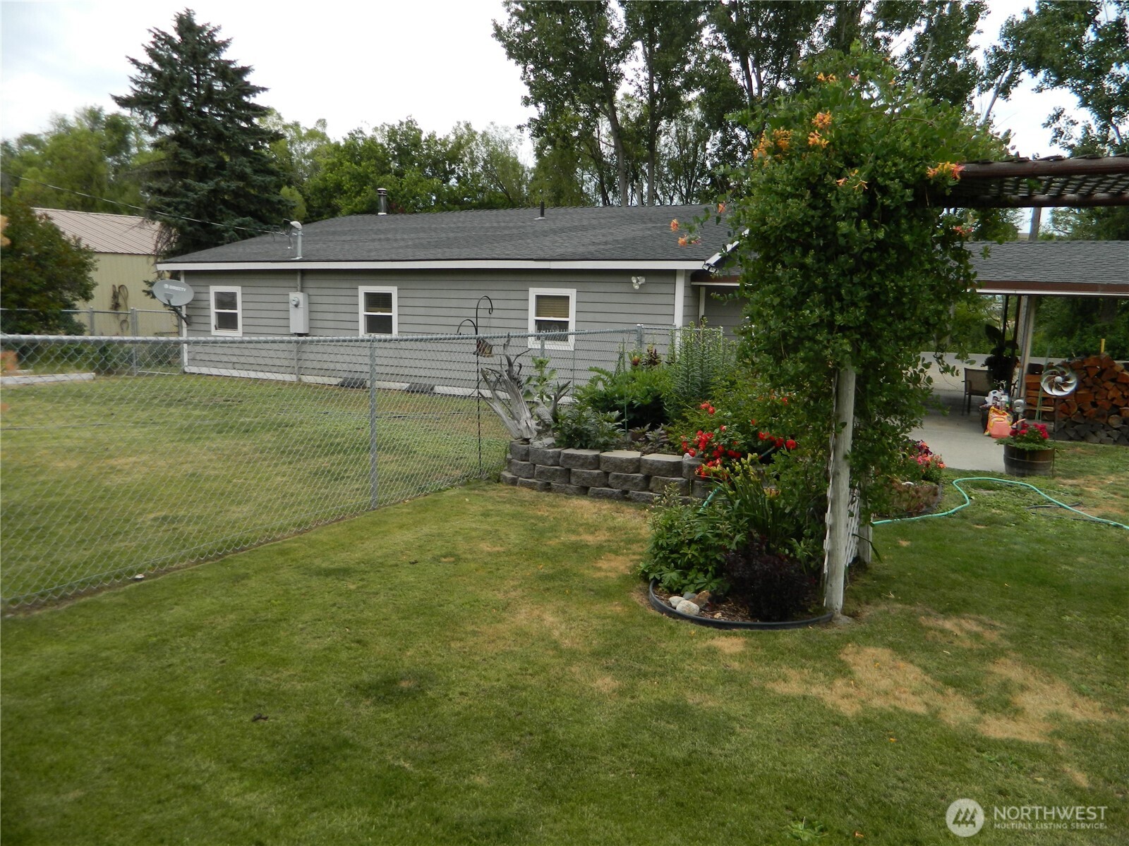 44 Bonaparte Avenue , Tonasket, WA 98855