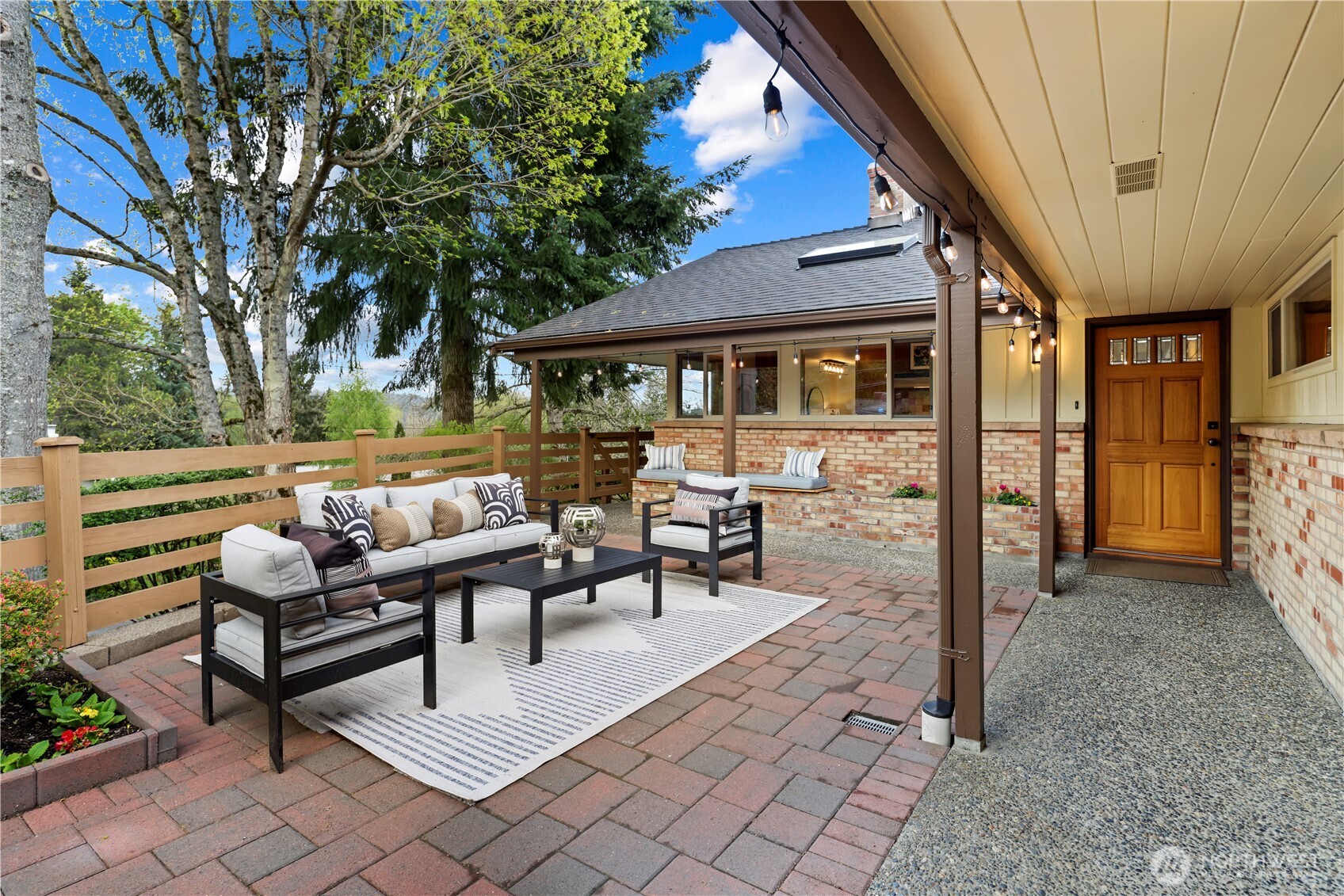 16544 34th Avenue NE, Lake Forest Park, WA 98155