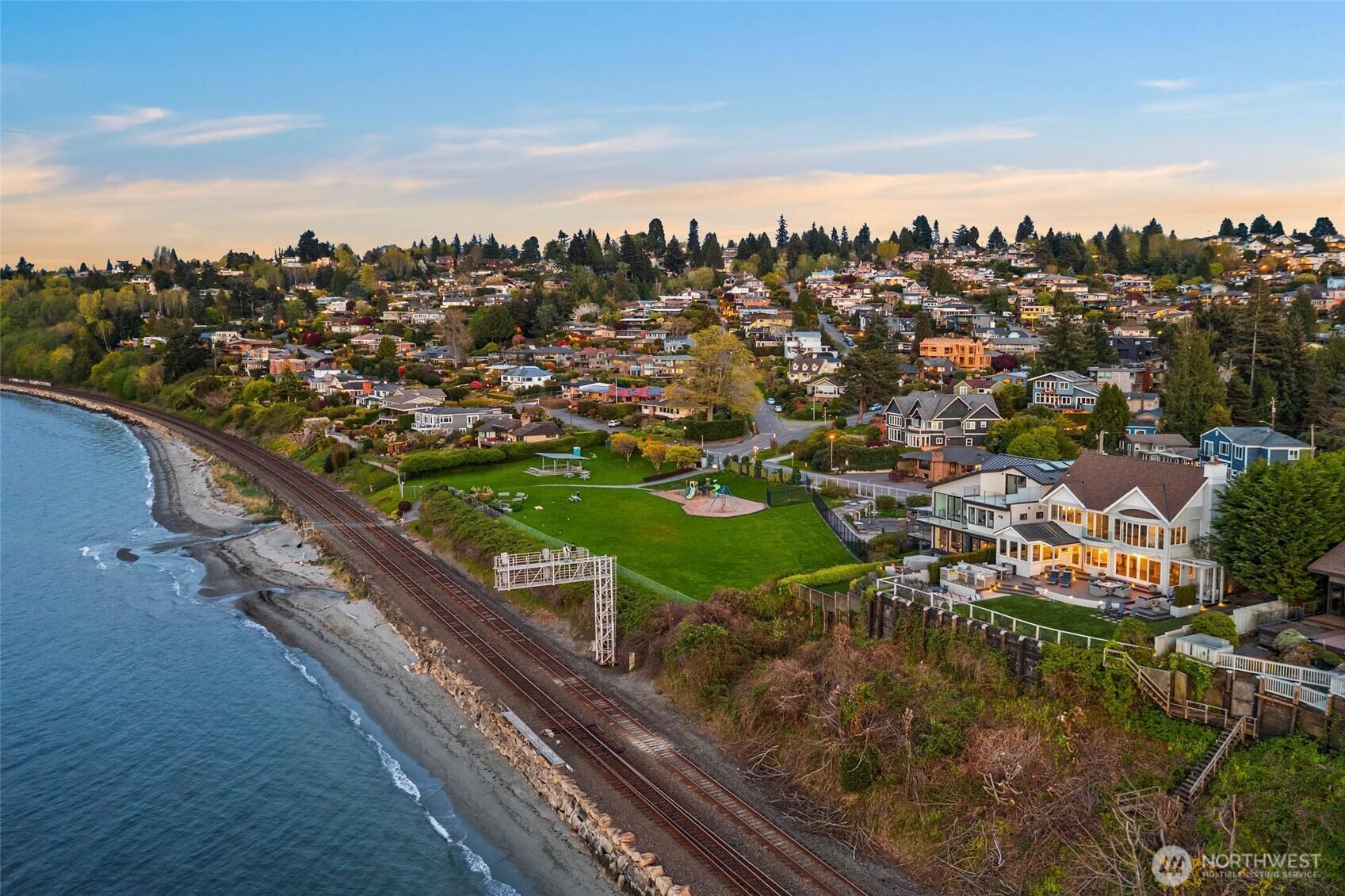 2628 NW Esplanade , Seattle, WA 98117
