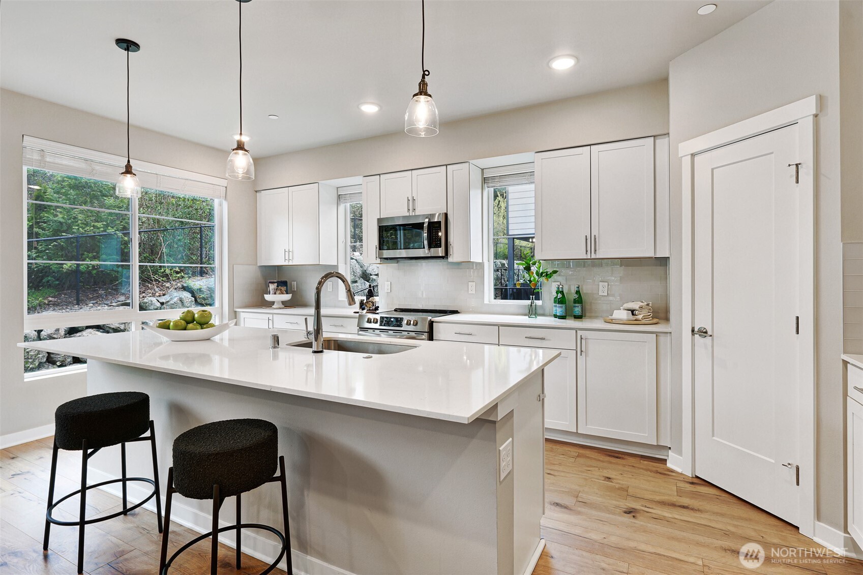 6633 NE 188th Court #6, Kenmore, WA 98028