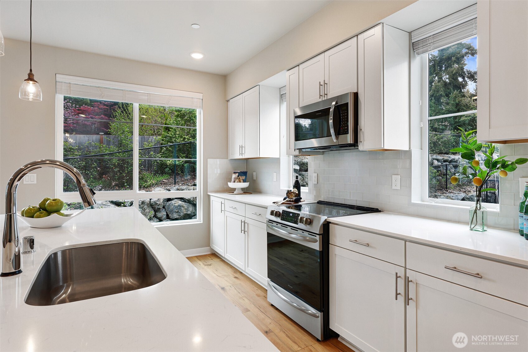 6633 NE 188th Court #6, Kenmore, WA 98028