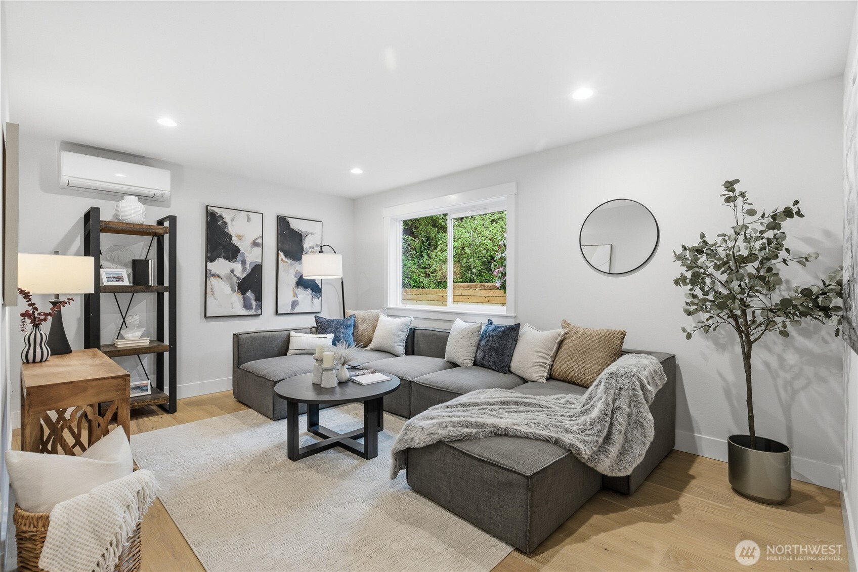 8815 Densmore Avenue N, Seattle, WA 98103