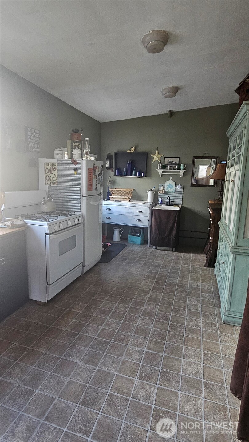 16 Edwards Creek Road , Tonasket, WA 98855