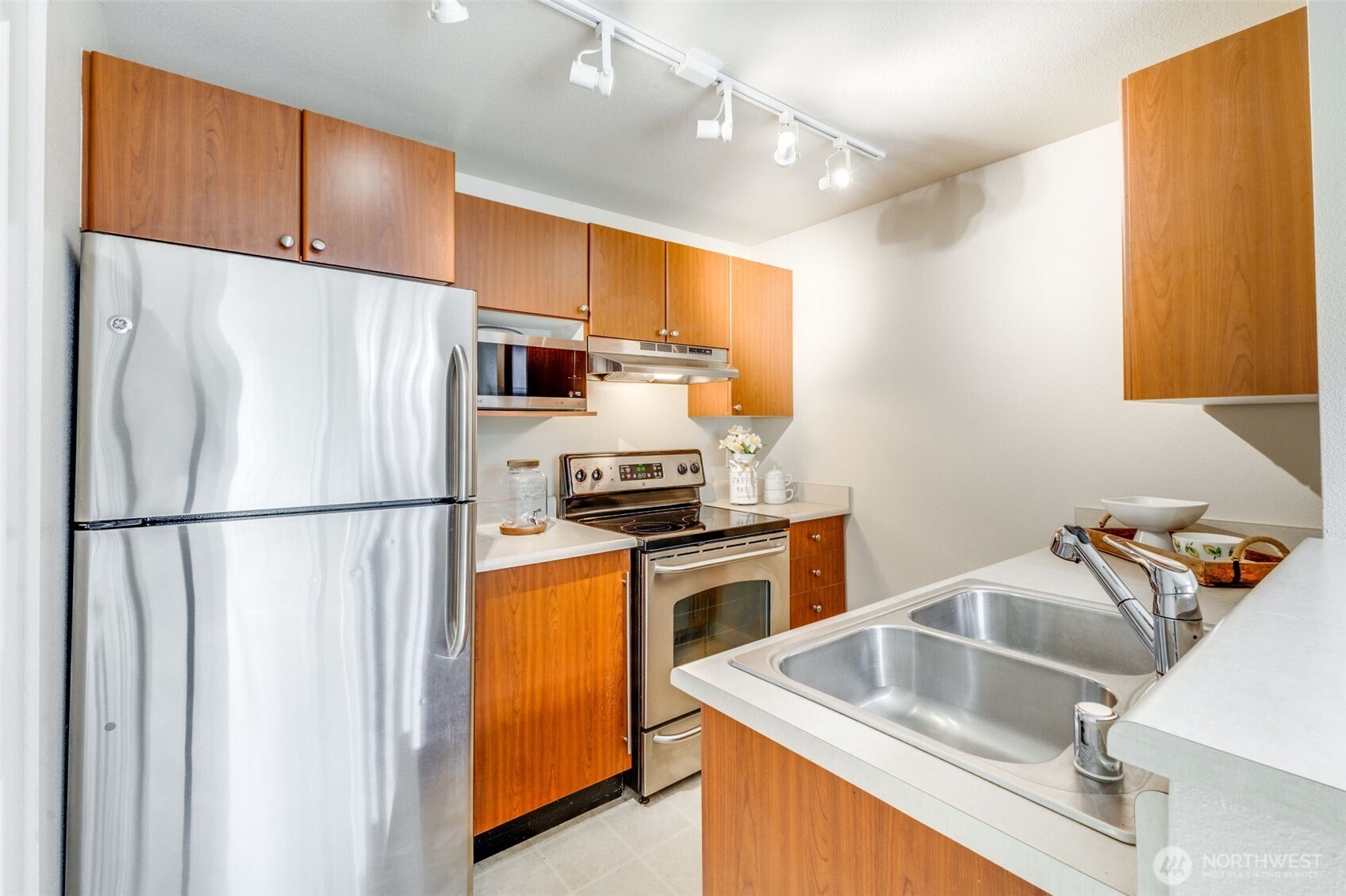 10619 SE 261st Place #E304, Kent, WA 98030-6738