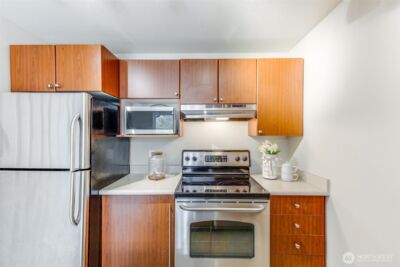 10619 SE 261st Place #E304, Kent, WA 98030-6738 - Photo 16