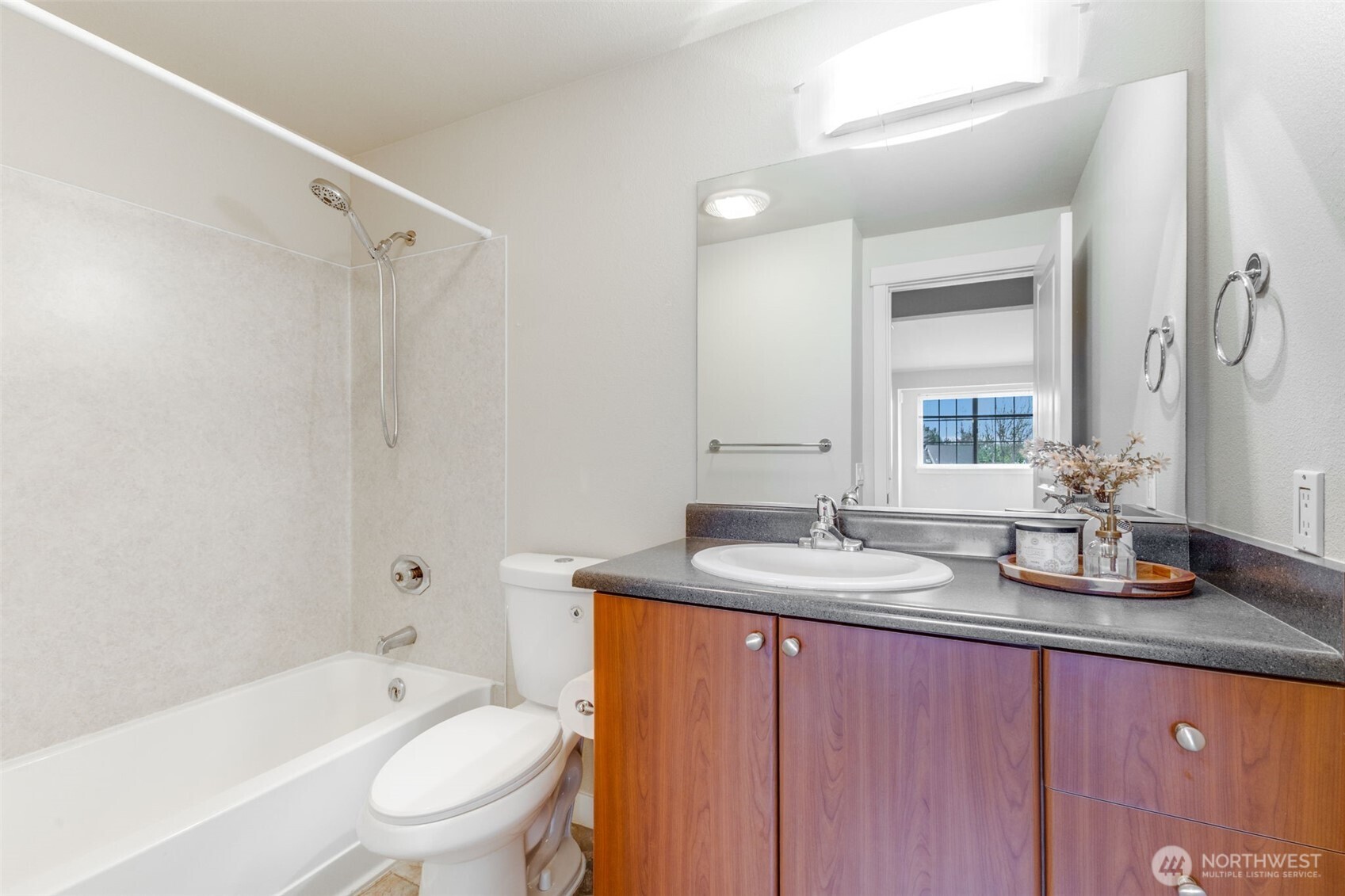 10619 SE 261st Place #E304, Kent, WA 98030-6738