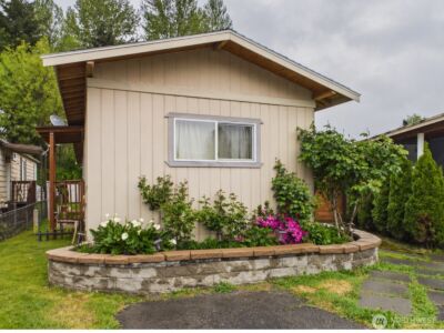 827 West Valley Highway #27, Kent, WA 98032 - Photo 1