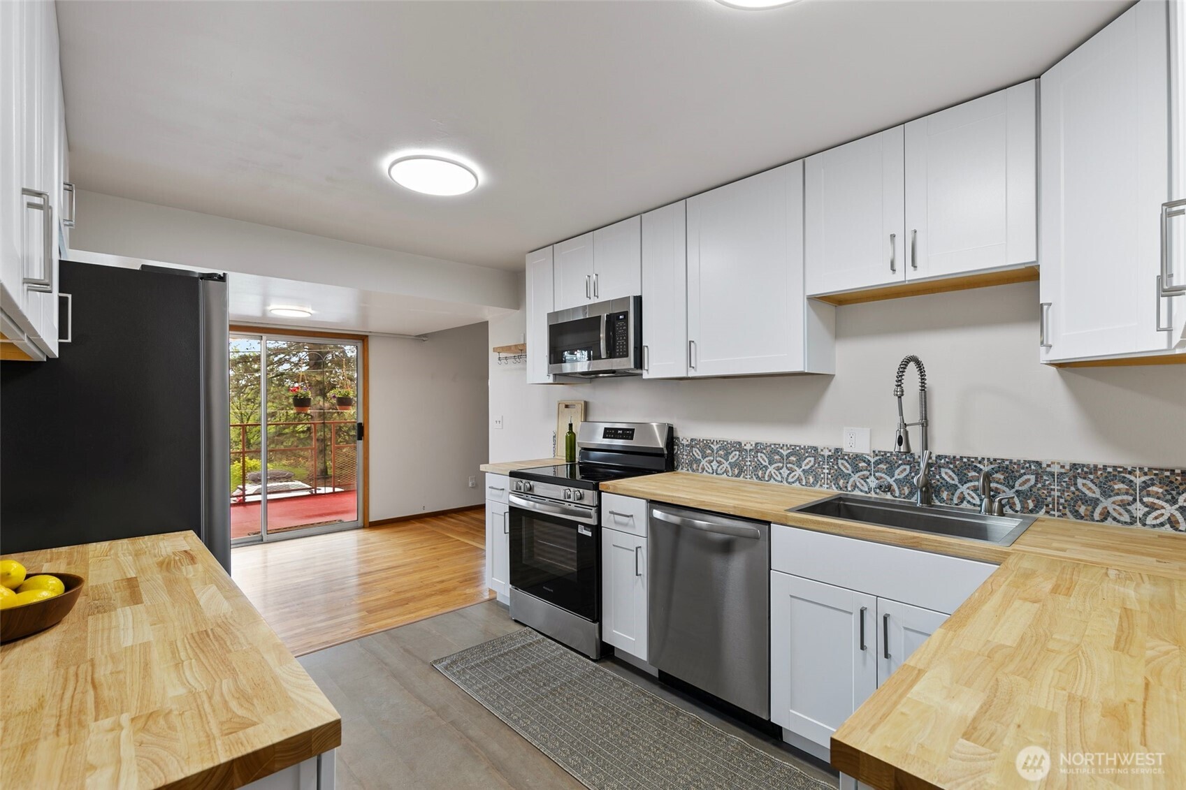 3041 24th Avenue W, Seattle, WA 98199