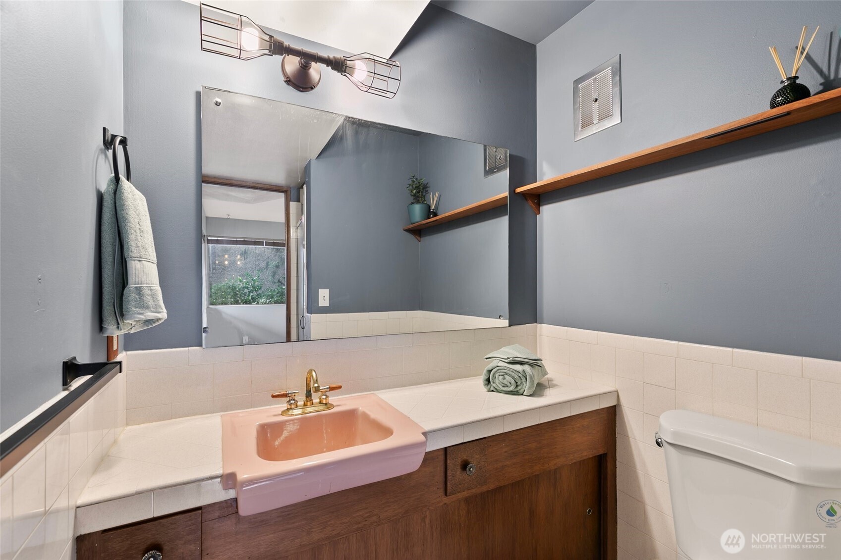 3041 24th Avenue W, Seattle, WA 98199