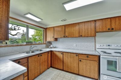 1724 Sunset Drive , Burlington, WA 98233 - Photo 12
