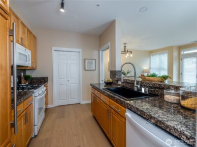 10042 Main Street #427, Bellevue, WA 98004-6046 - Photo 12