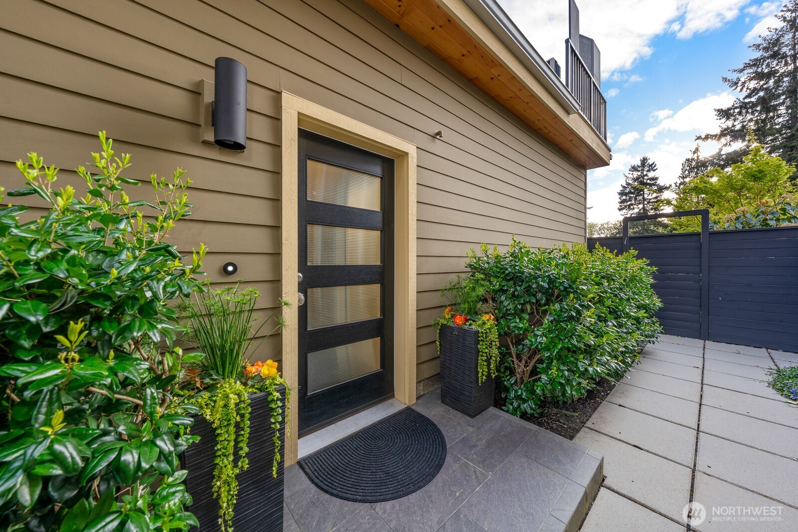 12011 9th Avenue NW #2, Seattle, WA 98177-3436