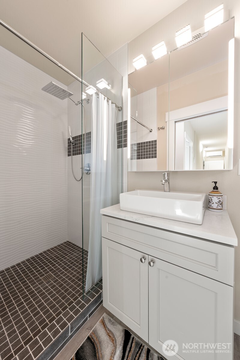 12011 9th Avenue NW #2, Seattle, WA 98177-3436