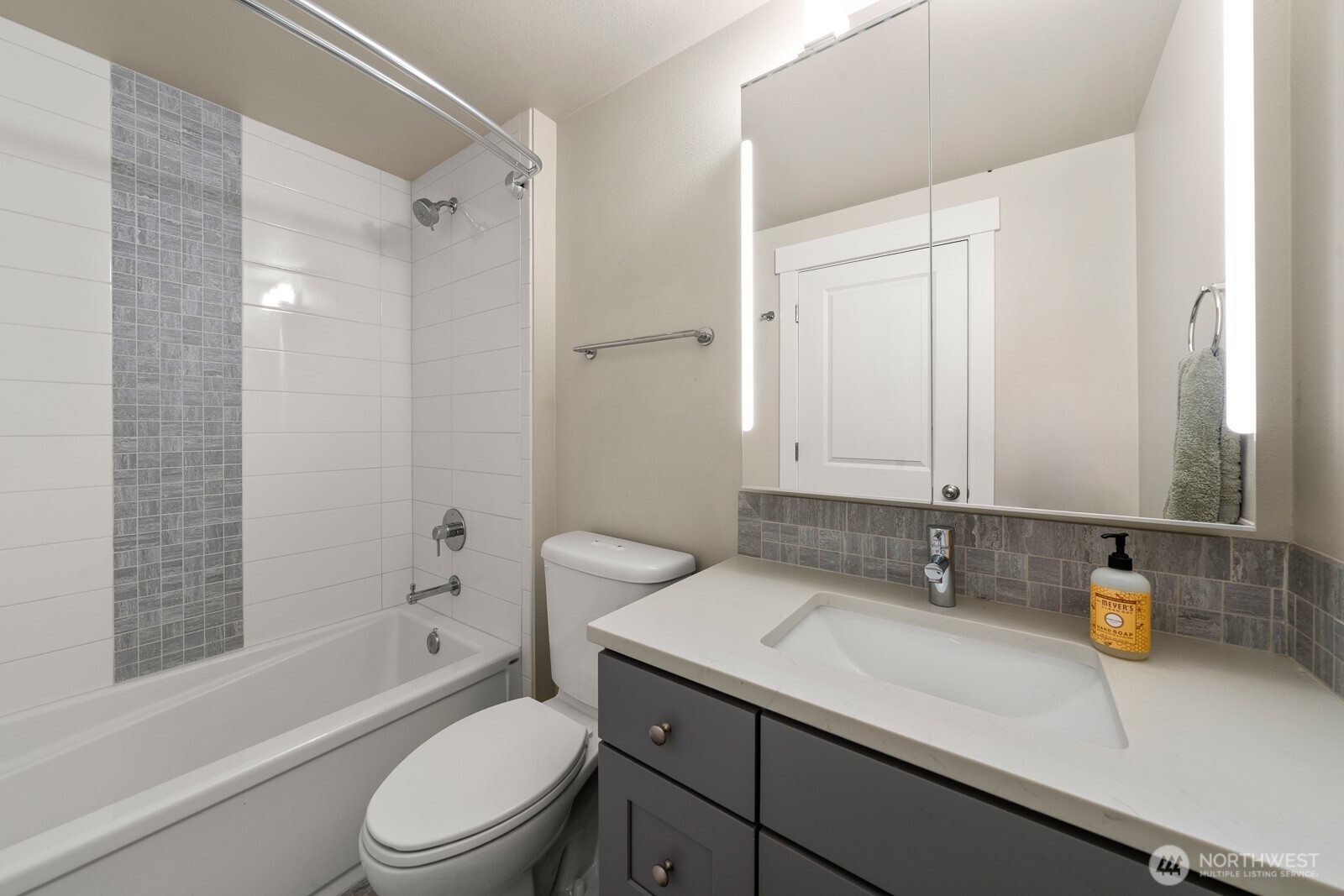 12011 9th Avenue NW #2, Seattle, WA 98177-3436