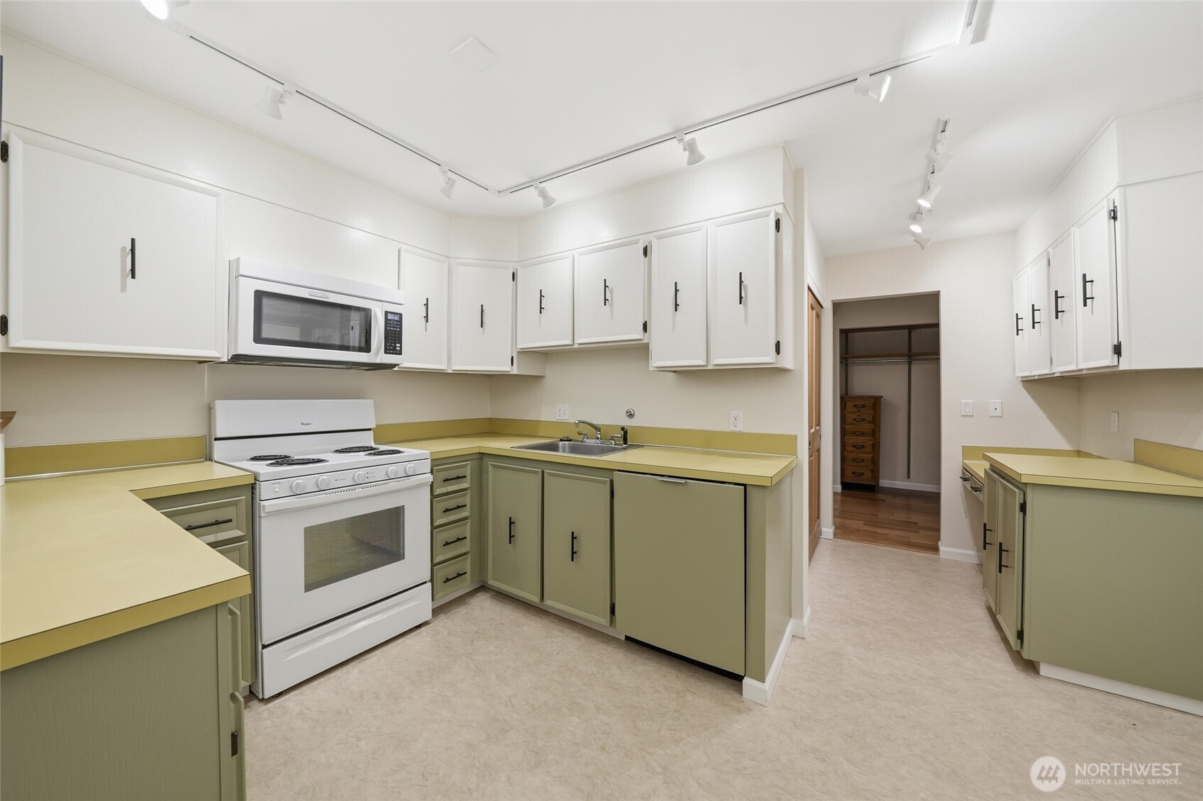 2565 Dexter Avenue N #103, Seattle, WA 98109