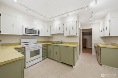2565 Dexter Avenue N #103, Seattle, WA 98109 - Photo 11