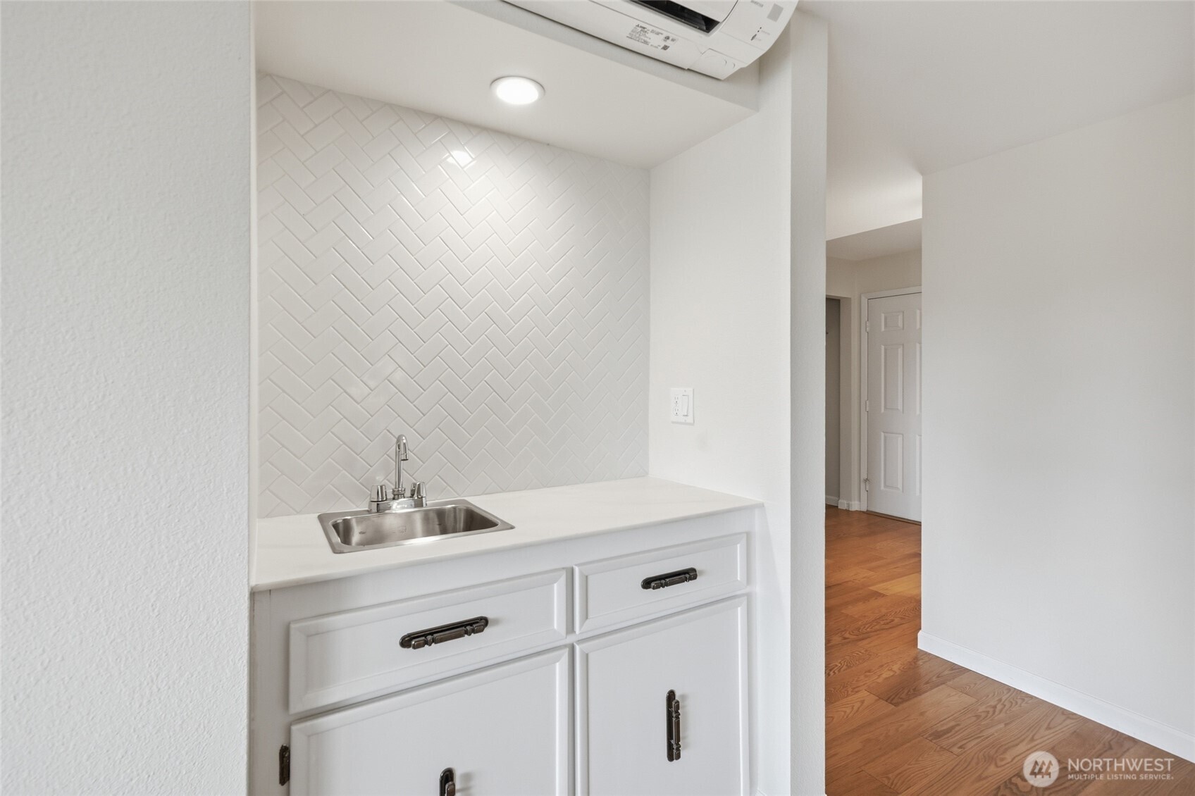 2565 Dexter Avenue N #103, Seattle, WA 98109