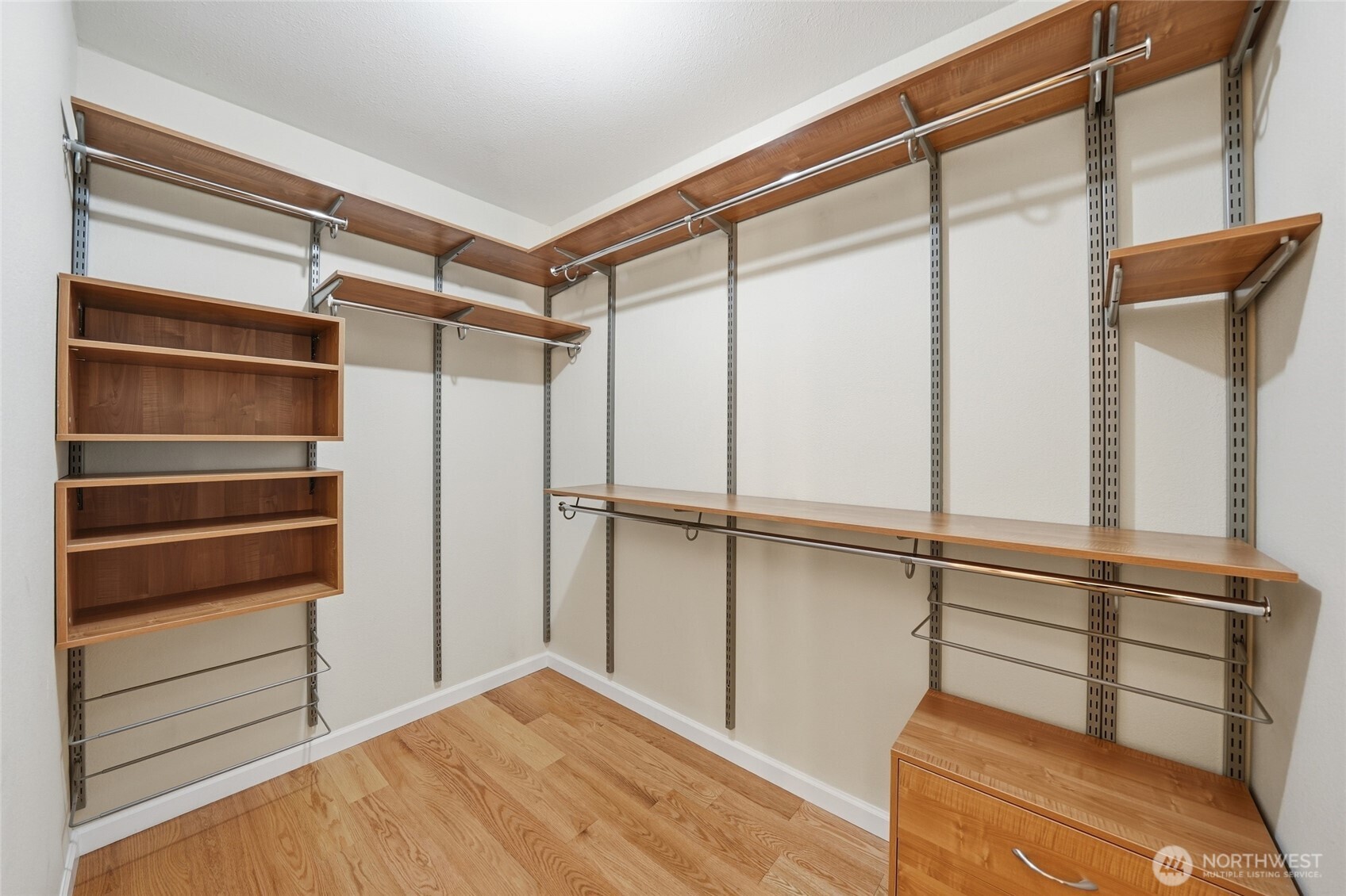 2565 Dexter Avenue N #103, Seattle, WA 98109