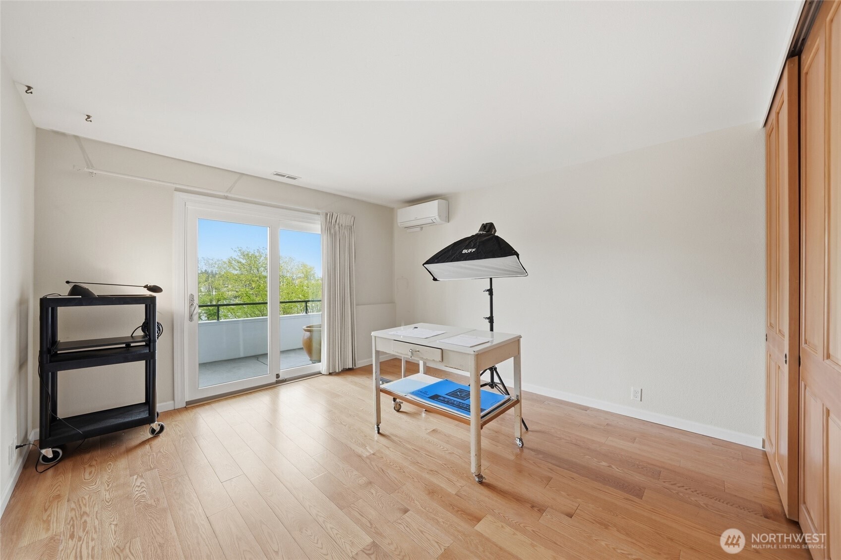 2565 Dexter Avenue N #103, Seattle, WA 98109