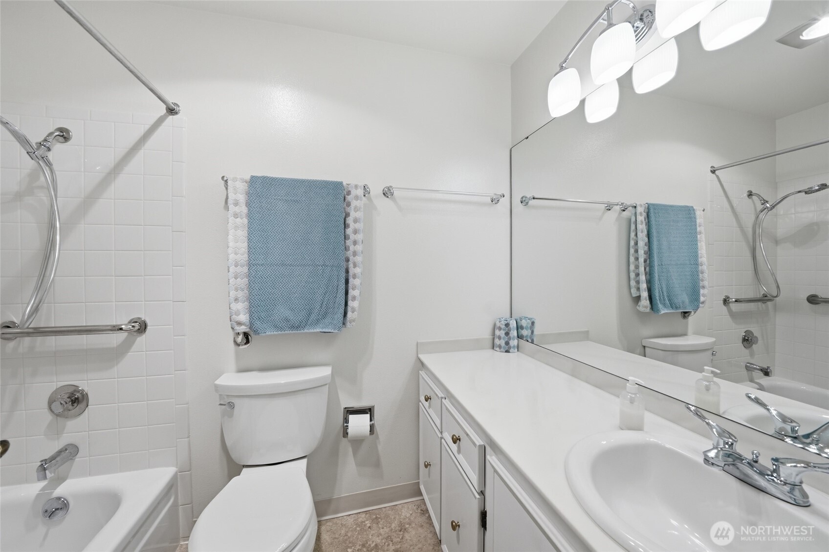 2565 Dexter Avenue N #103, Seattle, WA 98109