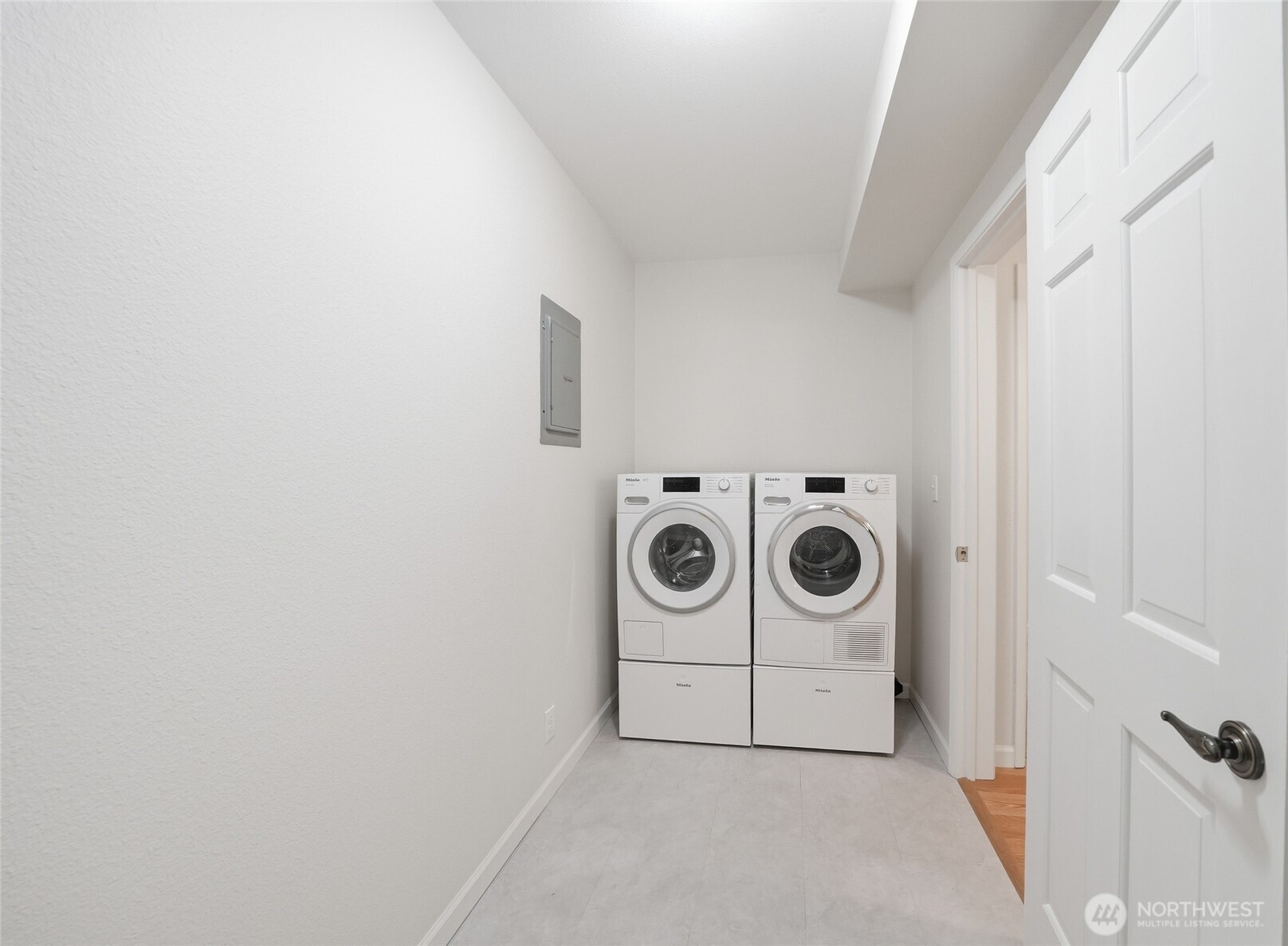 2565 Dexter Avenue N #103, Seattle, WA 98109