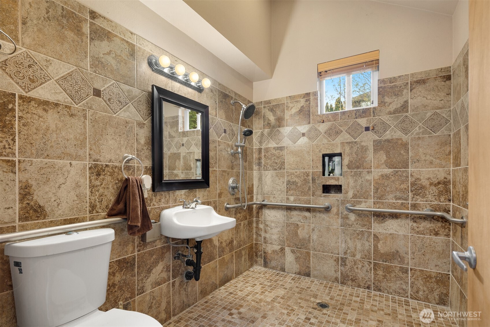 836 SW 345th Street , Federal Way, WA 98023