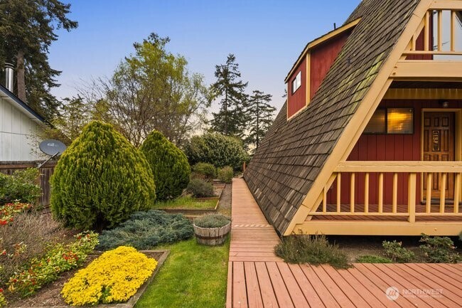 595 Race Road , Coupeville, WA 98239