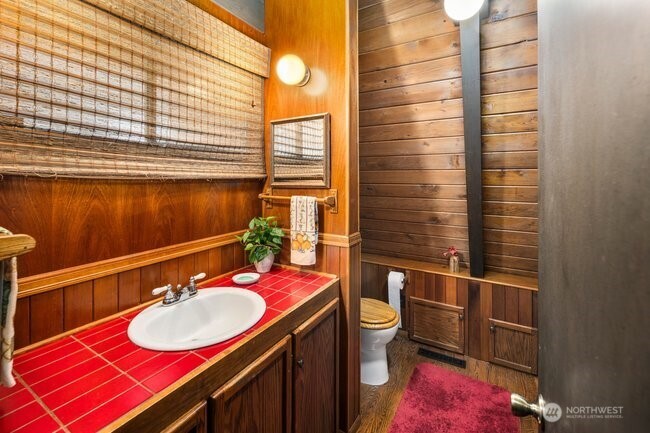 595 Race Road , Coupeville, WA 98239