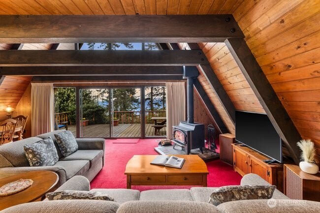 595 Race Road , Coupeville, WA 98239