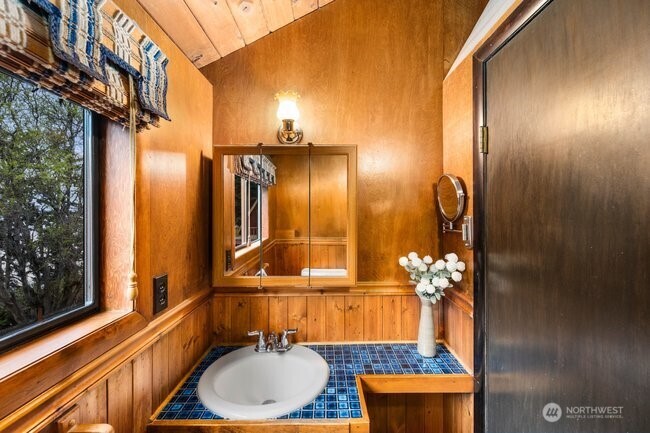 595 Race Road , Coupeville, WA 98239
