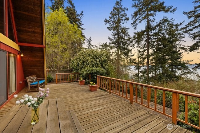 595 Race Road , Coupeville, WA 98239