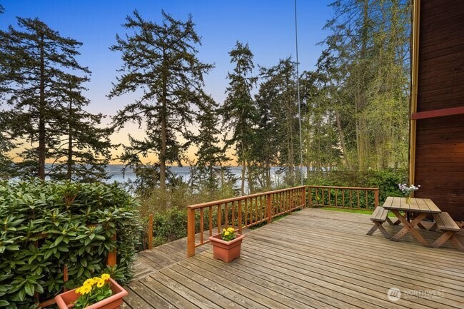 595 Race Road , Coupeville, WA 98239