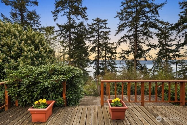 595 Race Road , Coupeville, WA 98239