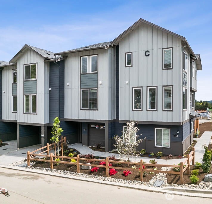 16830 20th Avenue W #F1, Lynnwood, WA 98037