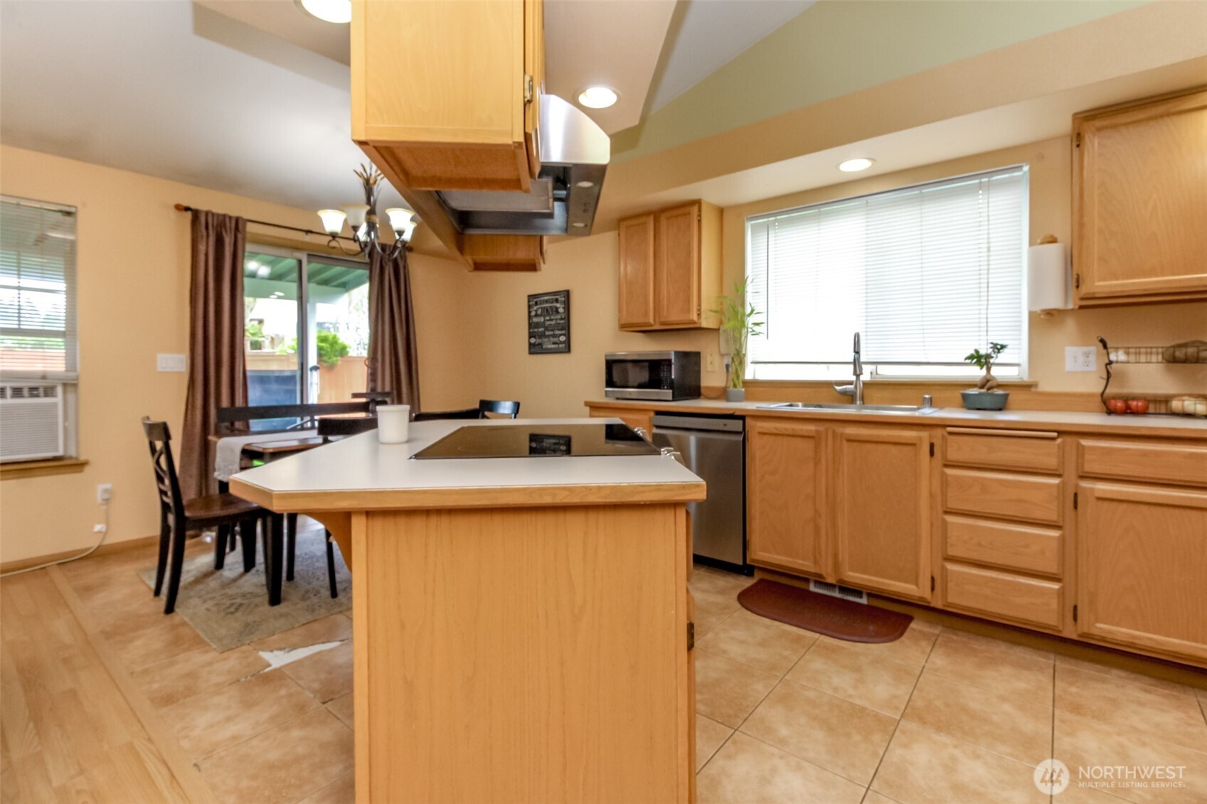 14515 5th Ave E , Tacoma, WA 98445