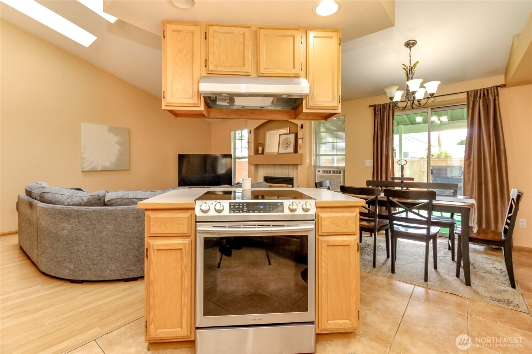 14515 5th Ave E , Tacoma, WA 98445