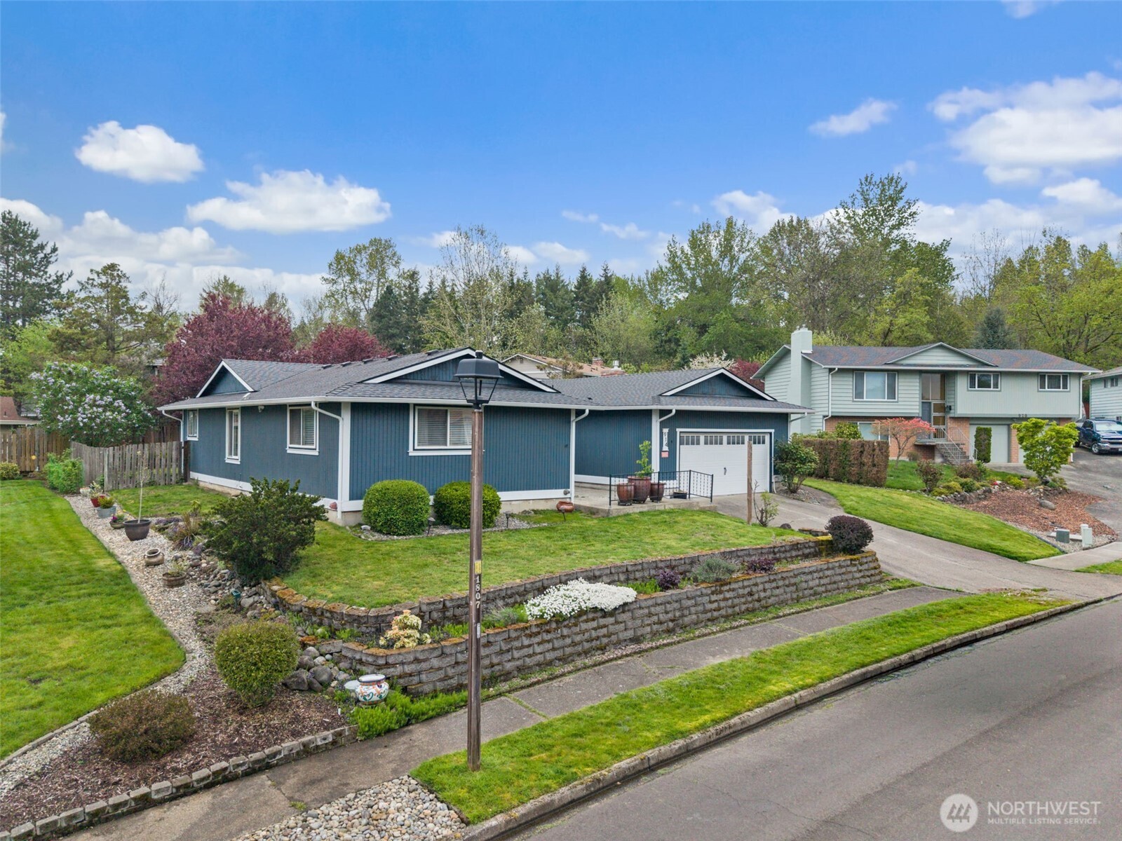 914 S 30th Place , Renton, WA 98055