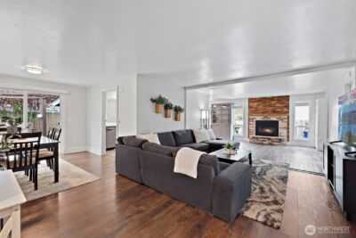 914 S 30th Place , Renton, WA 98055 - Photo 4