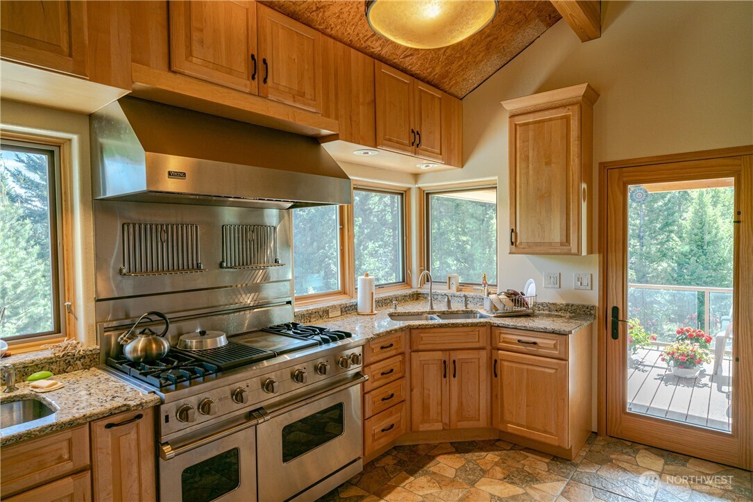 54 Spring Meadow Lane , Oroville, WA 98844