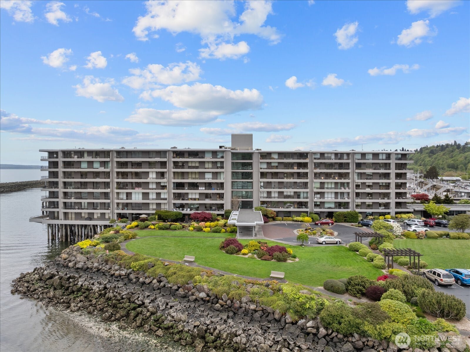 6533 Seaview Avenue NW #207A, Seattle, WA 98117