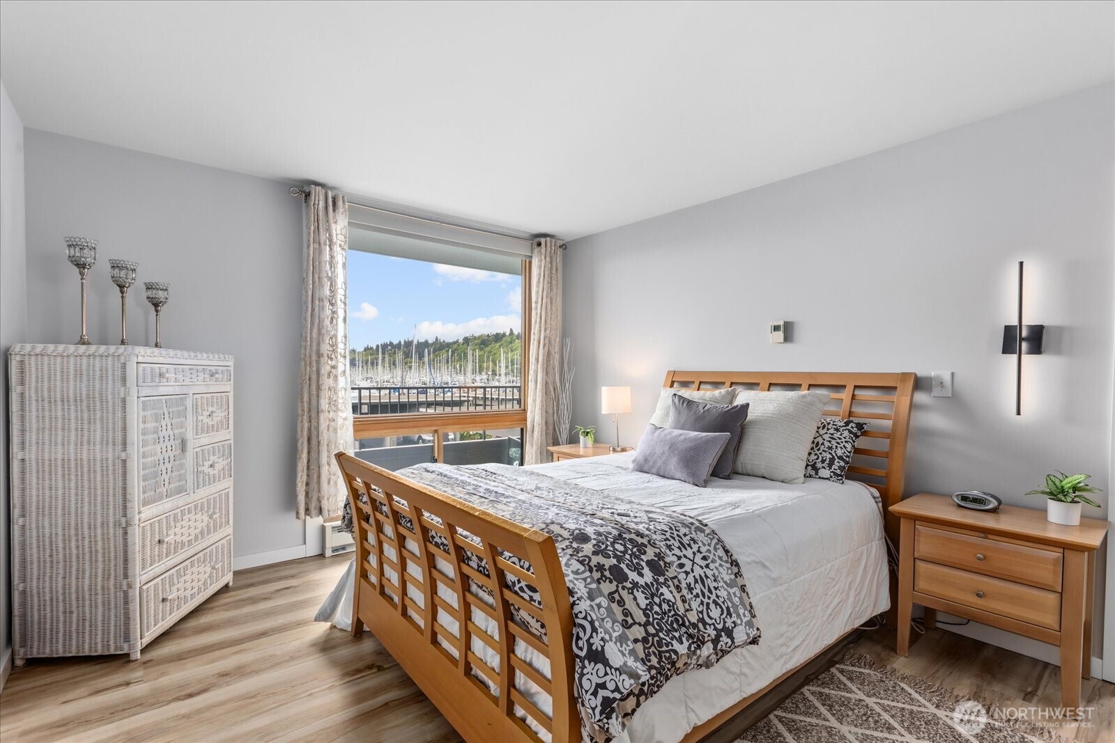 6533 Seaview Avenue NW #207A, Seattle, WA 98117