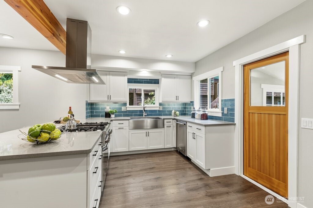 2122 N 128th Street , Seattle, WA 98133