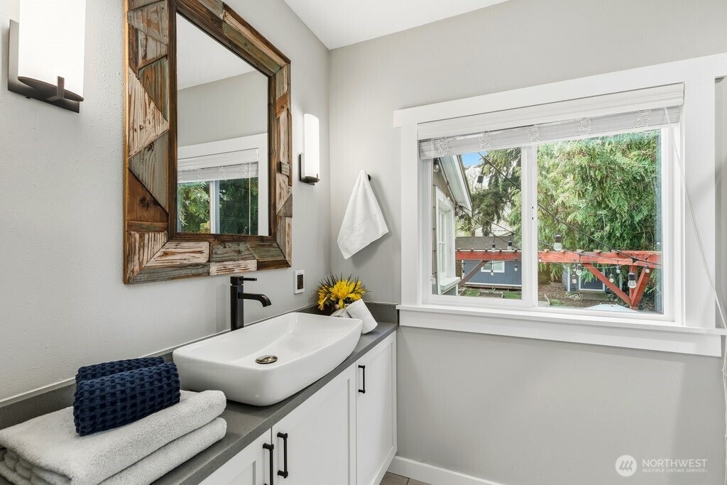 2122 N 128th Street , Seattle, WA 98133