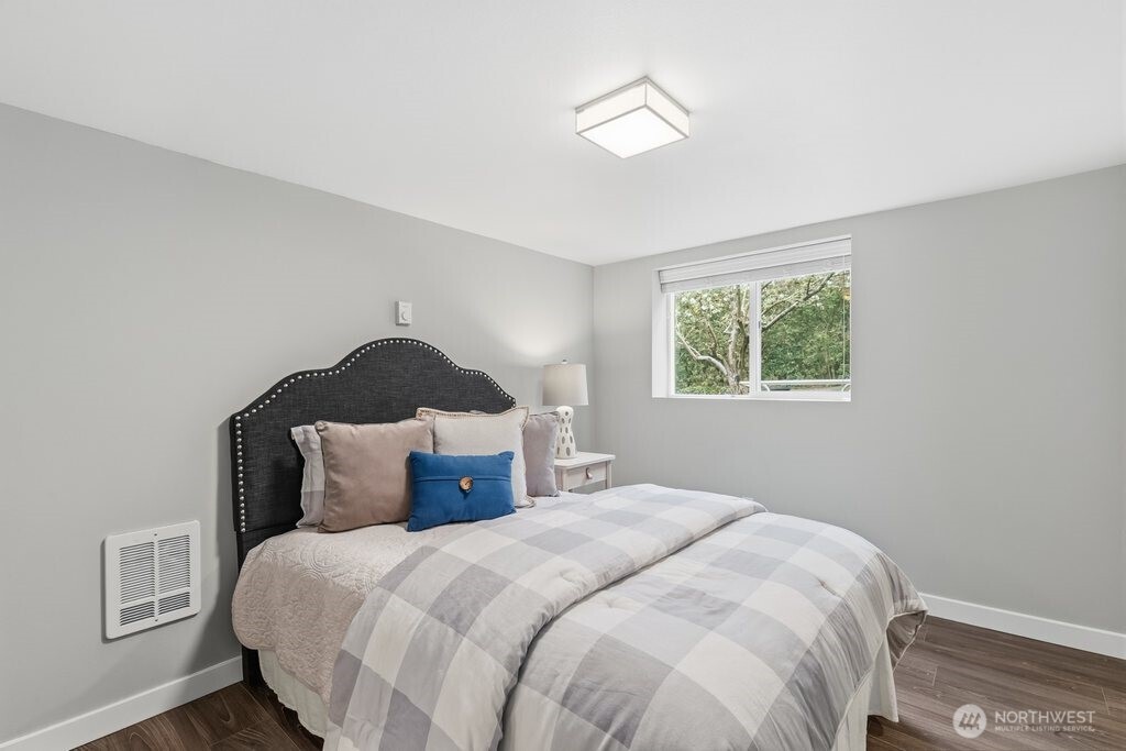 2122 N 128th Street , Seattle, WA 98133