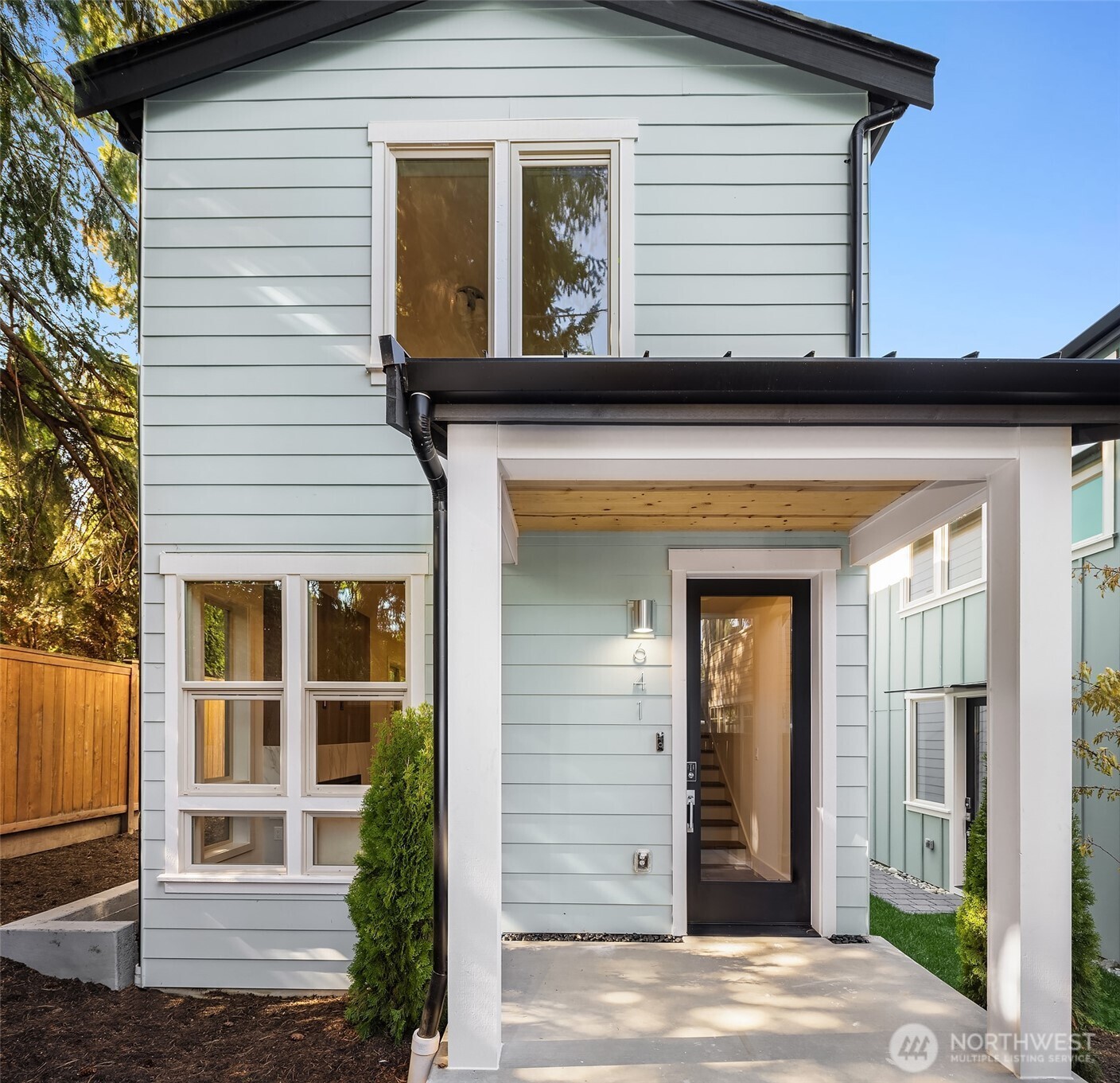 641 18th Avenue W, Kirkland, WA 98033