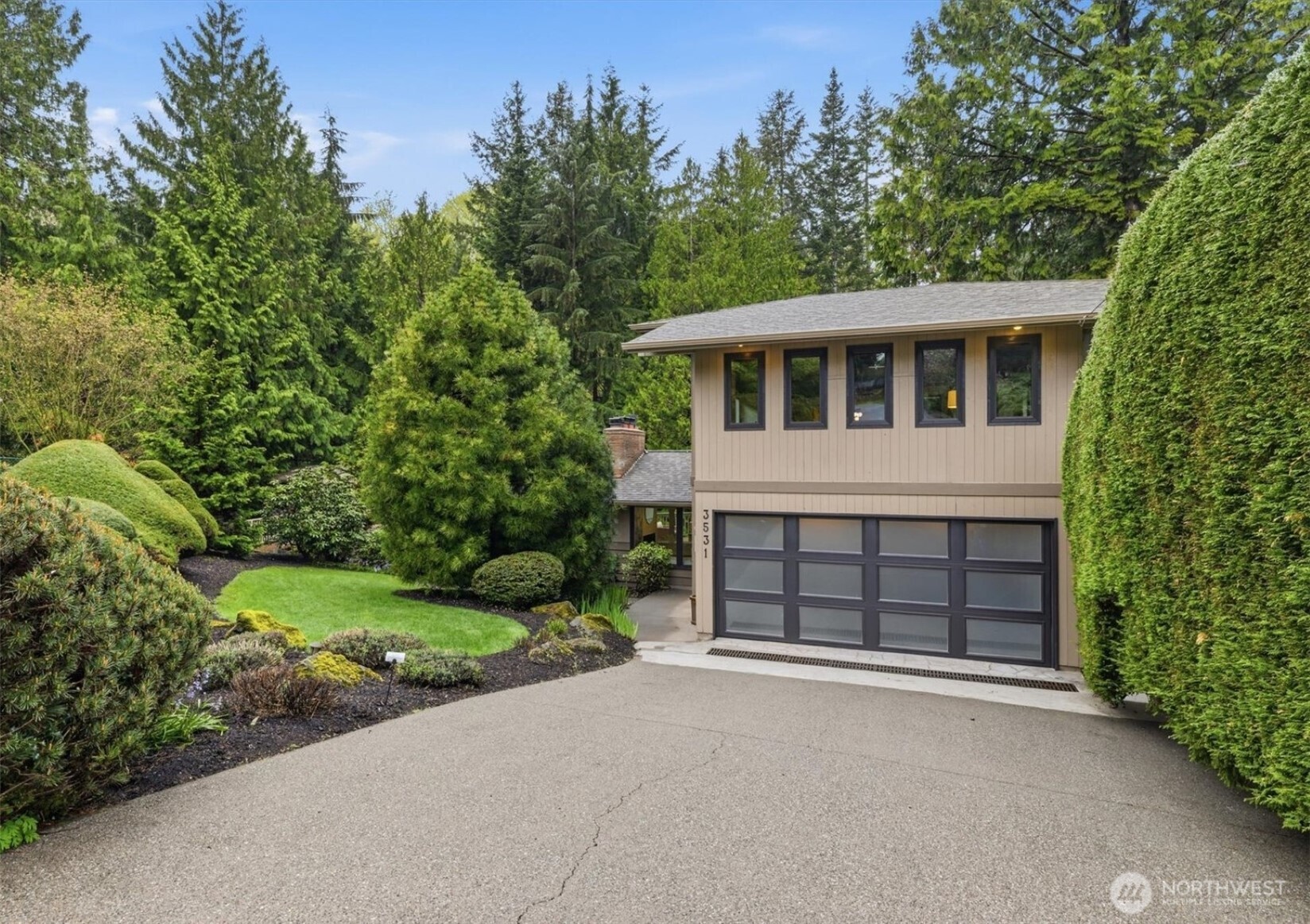 3531 NE 166th Street , Lake Forest Park, WA 98155-5424