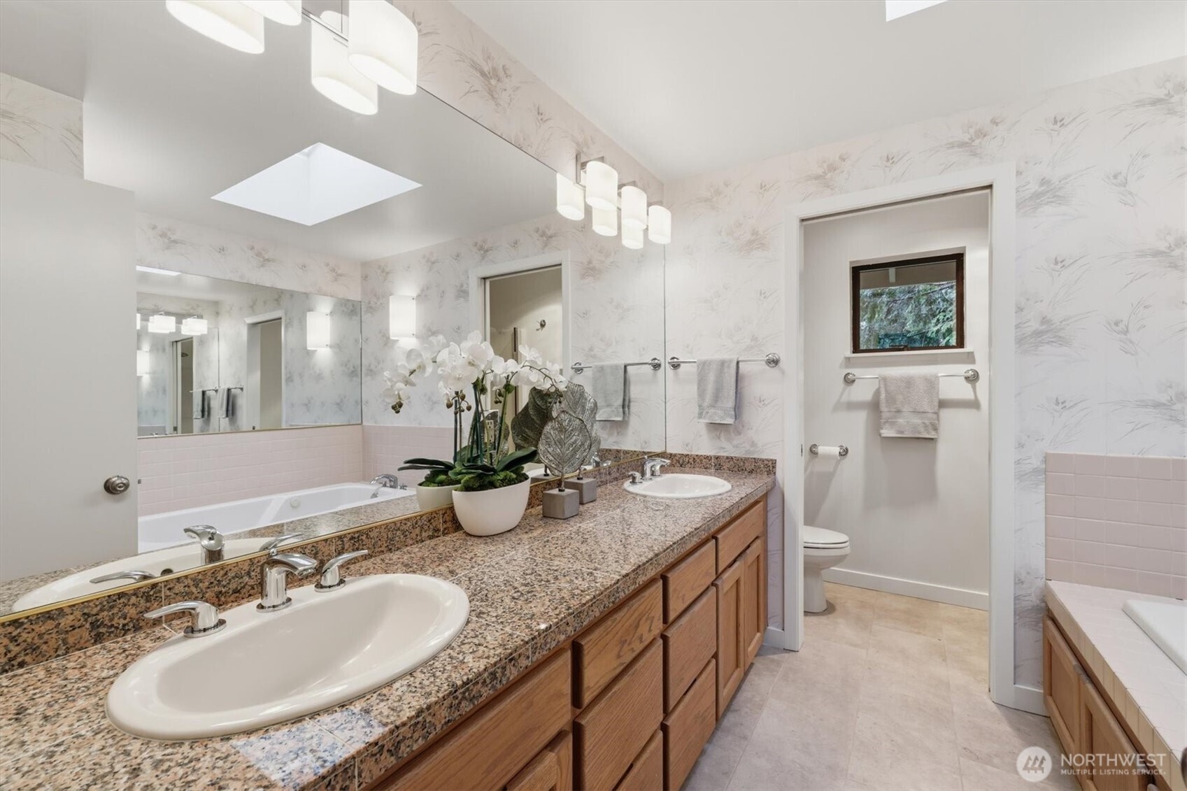 3531 NE 166th Street , Lake Forest Park, WA 98155-5424